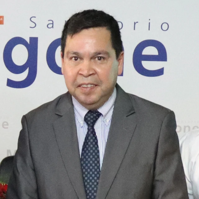 Dr. César Elizeche